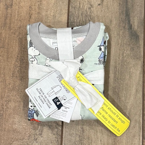 Peanuts Snoopy Trick-or-Treat Glow-in-the-Dark Tight Fit Pajama Set - PBK - Picture 4 of 7